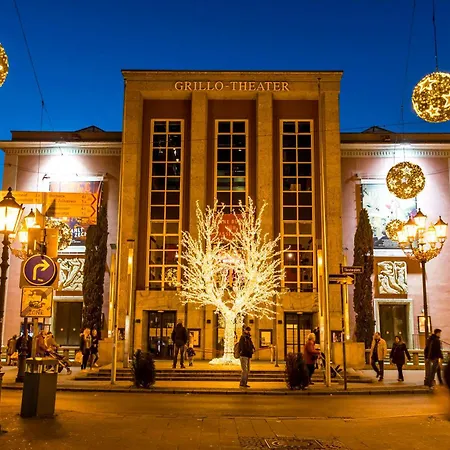 Modernes Mit Garage & Ps4 In Messenaehe Von Your Way Essen